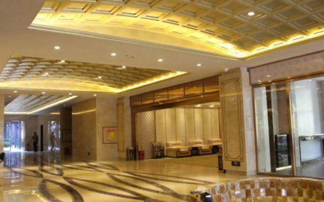 Huafeng Peacock Lake Hotel & Resort