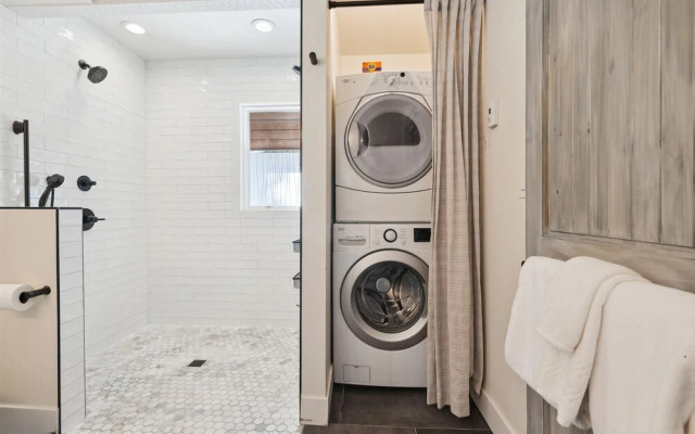 Chalet Blue 2 Bedroom Home by RedAwning