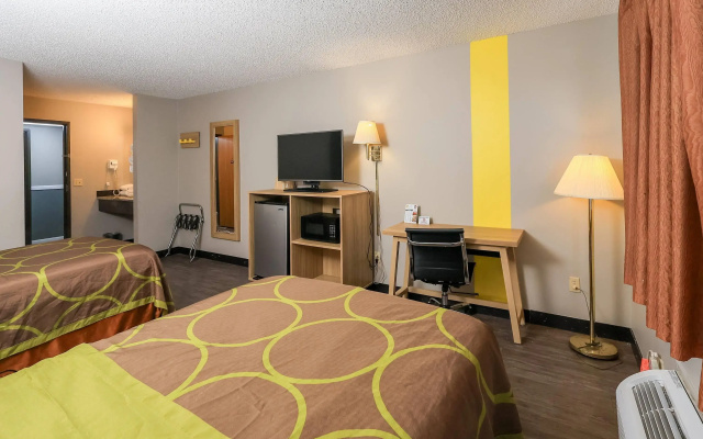 Super 8 by Wyndham Smithville/Kansas City