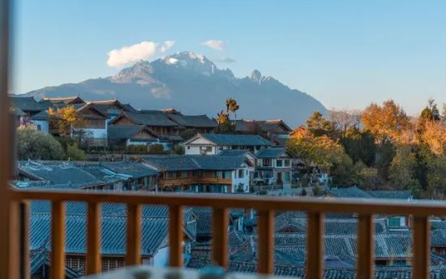 Lijiang Ancient City Meets Jiaren · White Horse Light Luxury · Snow Mountain View Homestay