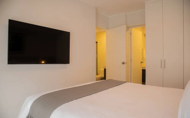 w Elegant 2BR w Distinctive Deco in Miraflores