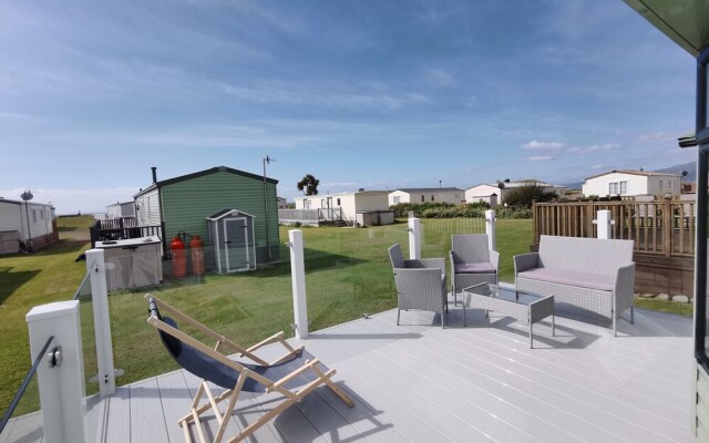 Sea and Mountain View Sunbeach Holiday Snowdonia