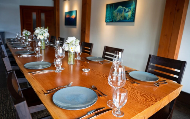 Halcyon Hot Springs Resort