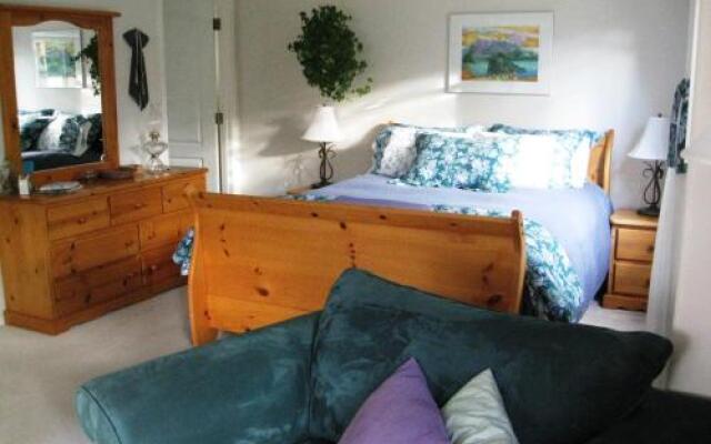 Avens ReNaissance B&B