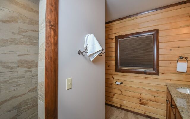 Hemlock Hideaway 6 Bedroom House