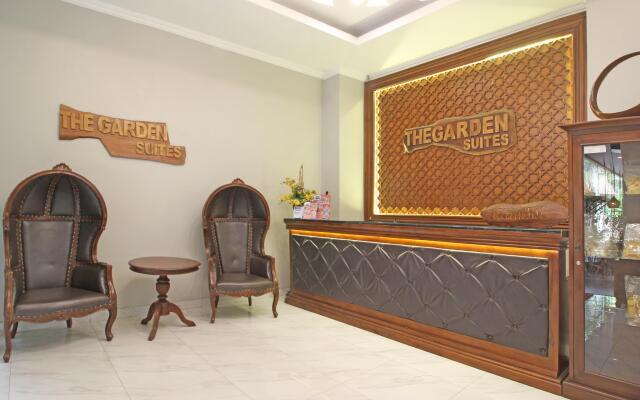 RedDoorz Premium @ The Garden Suites Solo