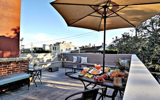 Sprawling Penthouse with Rooftop Deck Blocks from the River