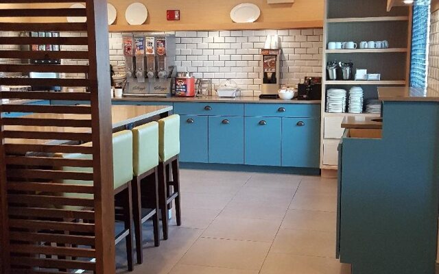 Country Inn & Suites by Radisson, Springfield, OH