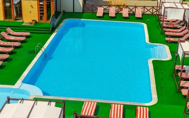Azov le Chalet