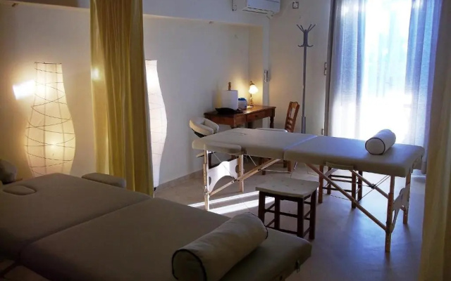 Aneroussa Beach Hotel