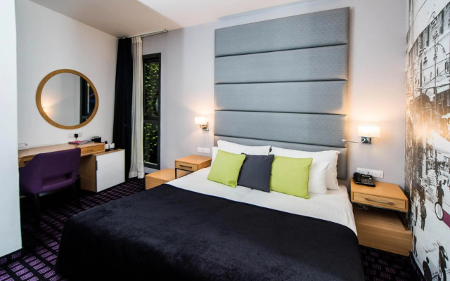Eyal Hotel