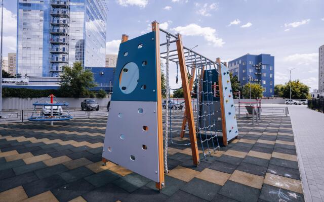 Атлант на улице Димитрова 51А