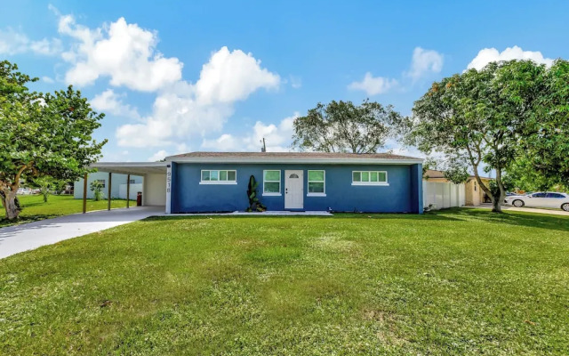 Sunshine Villa w/ Private Pool