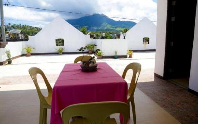 Florabells Iraya Guest House