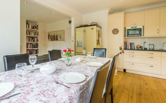 Charming Golders Green Home by Hampstead Heath