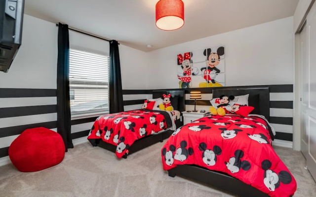 8 Bed 6 Ba Villa with Games, Pool & Spa
