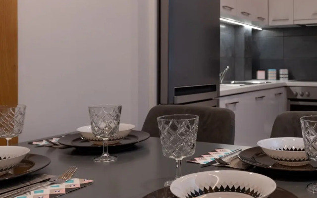 101m² Renovated Apartment in Koukaki