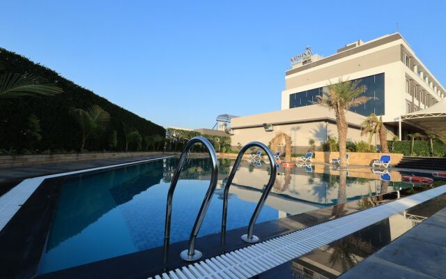 Krishna Hotel And Resort