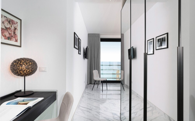 Modern sea Front Villa - By Beahost Rentals