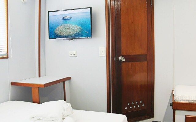 Boatel Cairns