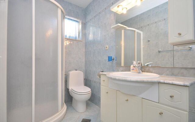 Amazing Apartment in Pucisca With 3 Bedrooms and Wifi