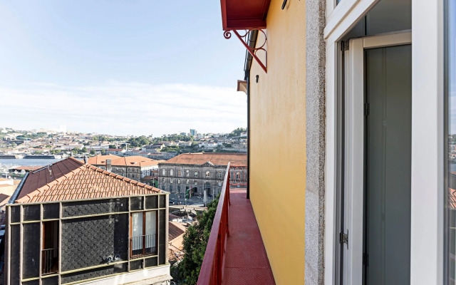 Superb Flat w/ Balcony and AC by LovelyStay