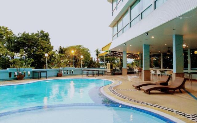 The Viangtak Riverside Hotel