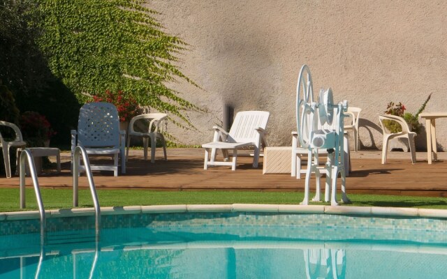 Holiday Home in Montbrun-des-Corbieres with Pool