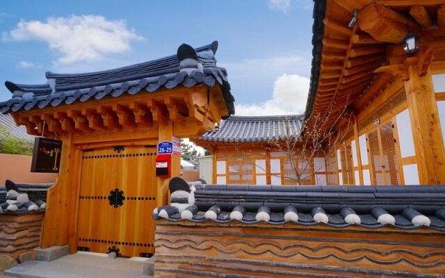 Jeonju Hanok Maeul Sukbak Deomeomoom