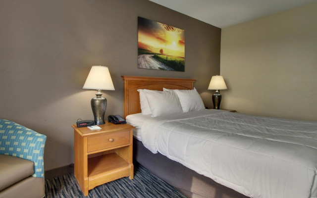 EverSpring Inn & Suites