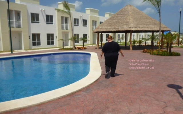 Cancun La Joya Pool Escape
