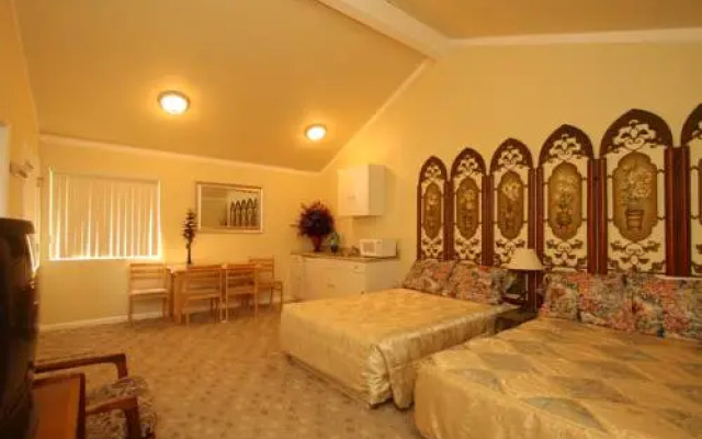 Monterey Fireside Lodge