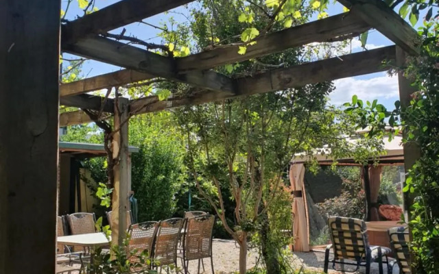 Oaktree Guest House