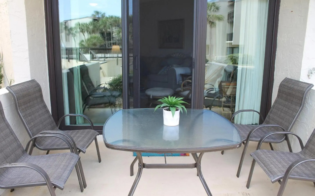 Island House F116