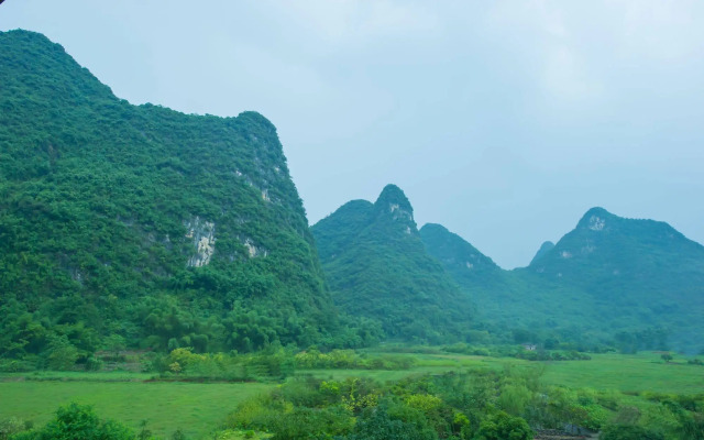Yangshuo Scenic Mountain Retreat