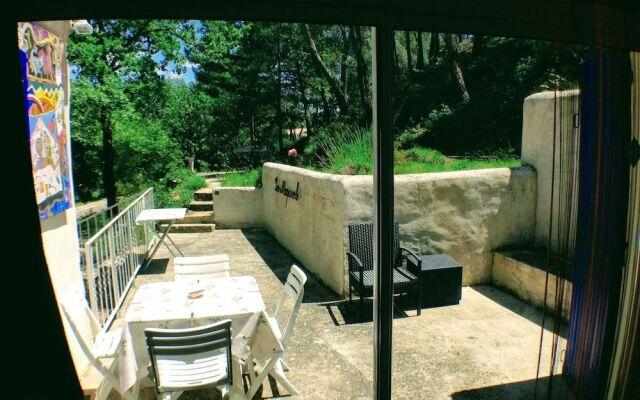 Les Maquinols Estate