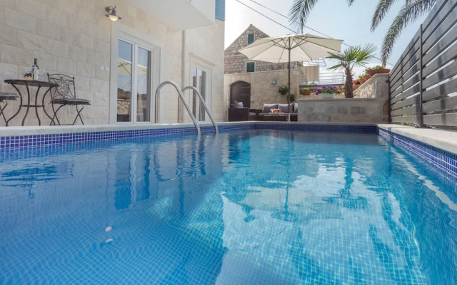 Villa Capitis in the Centre with luxury pool