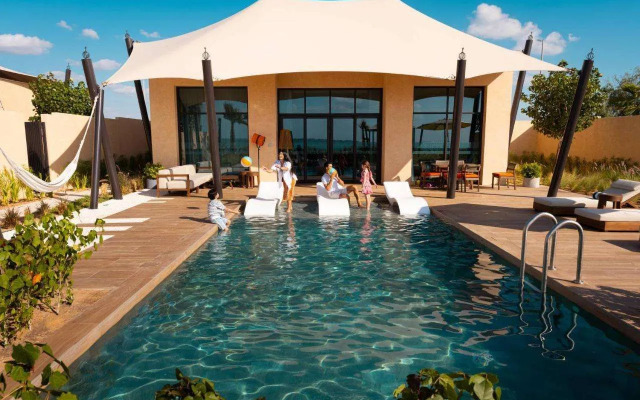 Bab Al Nojoum Hudayriyat Villas
