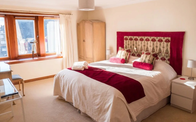 The Flat in the Square