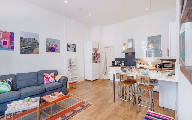 Colourful West Kensington Home Close to Earls Court