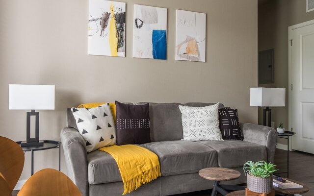 Baymeadows 2 BR Apt by Frontdesk