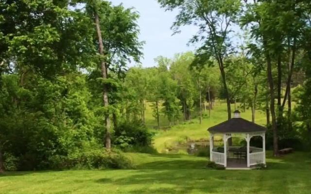 Maysville Manor Bed & Breakfast
