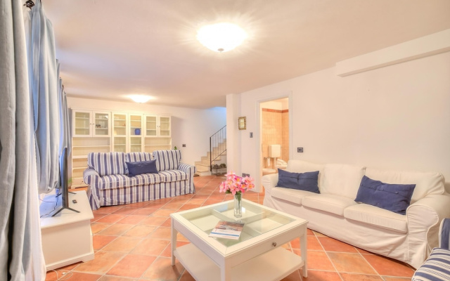 Borgo Belvedere-lake View & Shared Pool