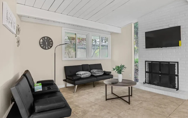 Entire 3br House With Playground