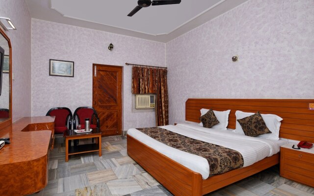 OYO 1294 Hotel Padmini International