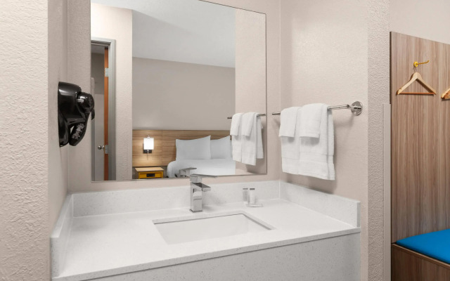 Days Inn by Wyndham Eagle River