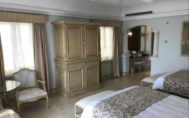 Grand Isla Navidad Golf & Spa Resort with Marina