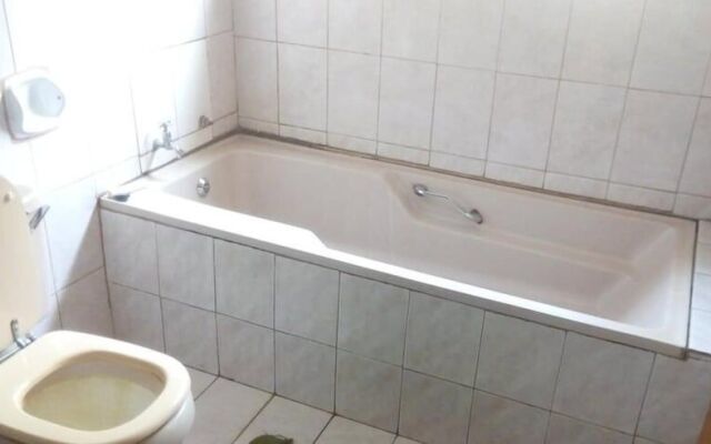 Lindsay Executive Lodge