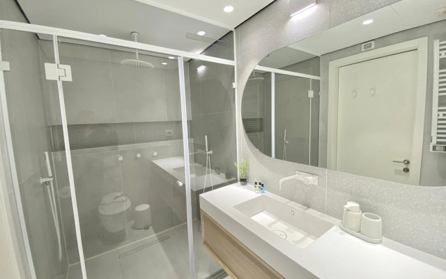 12 Shimon HaTzadik - By Beach Apartments TLV