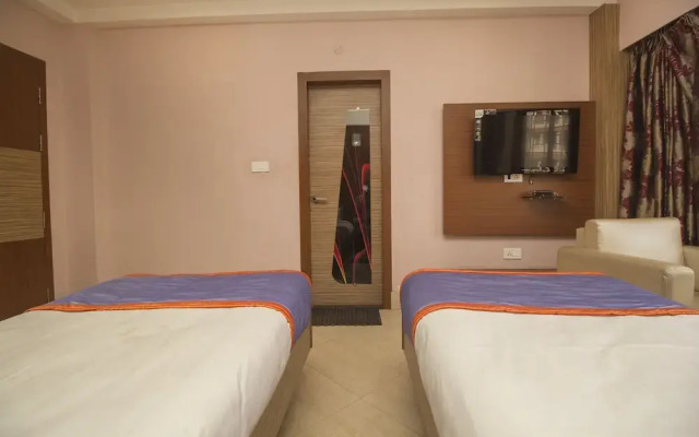 Capital O 28319 Hotel Ganayak